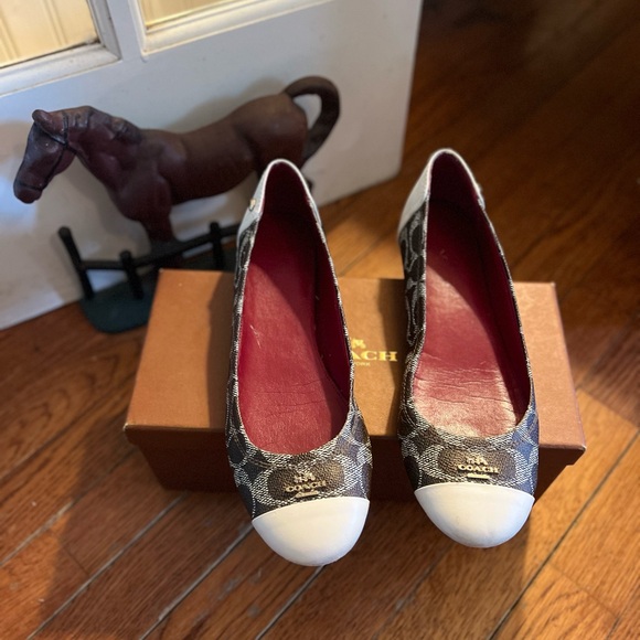 Coach flats 7.5 - Picture 2 of 4